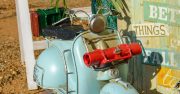 vintage vespa σε διακόσμηση βάπτισης θέμα ταξίδι